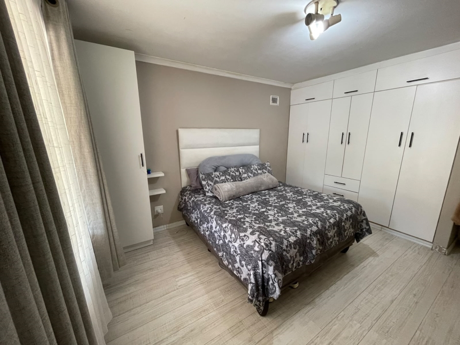 2 Bedroom Property for Sale in Sherwood KwaZulu-Natal