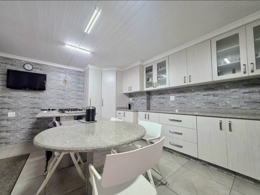 4 Bedroom Property for Sale in Lotus Park KwaZulu-Natal