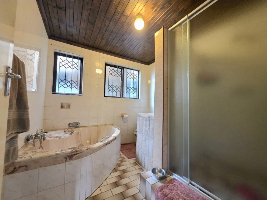 4 Bedroom Property for Sale in Lotus Park KwaZulu-Natal