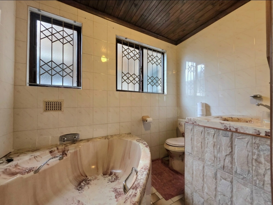 4 Bedroom Property for Sale in Lotus Park KwaZulu-Natal