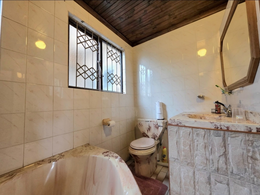 4 Bedroom Property for Sale in Lotus Park KwaZulu-Natal