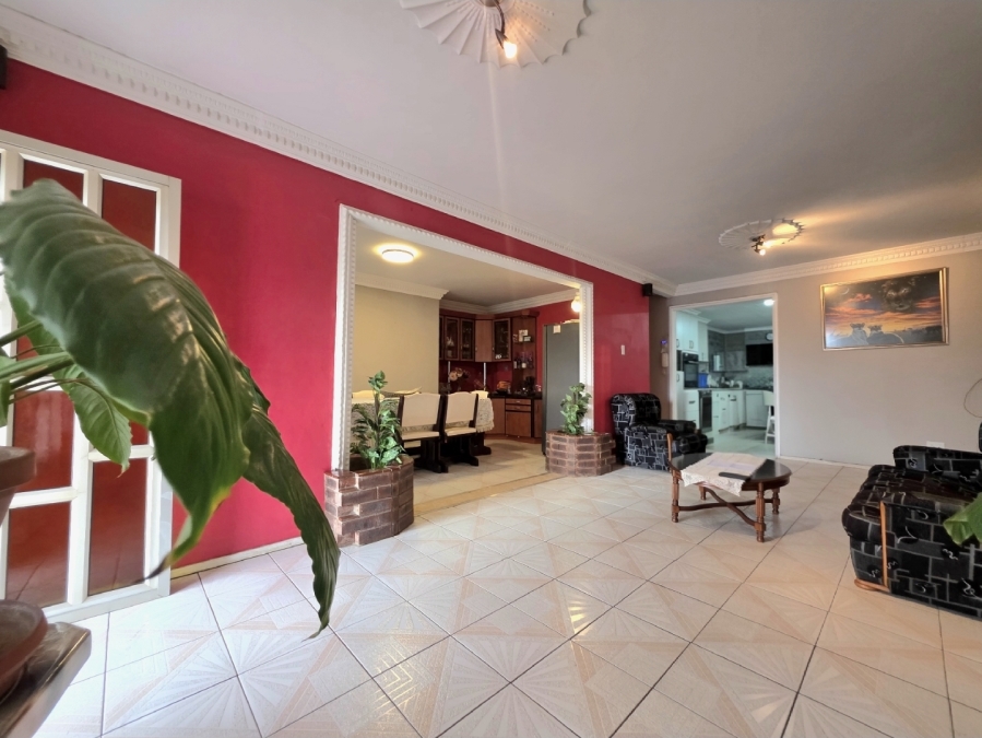 4 Bedroom Property for Sale in Lotus Park KwaZulu-Natal