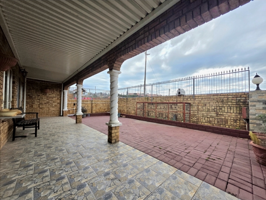 4 Bedroom Property for Sale in Lotus Park KwaZulu-Natal