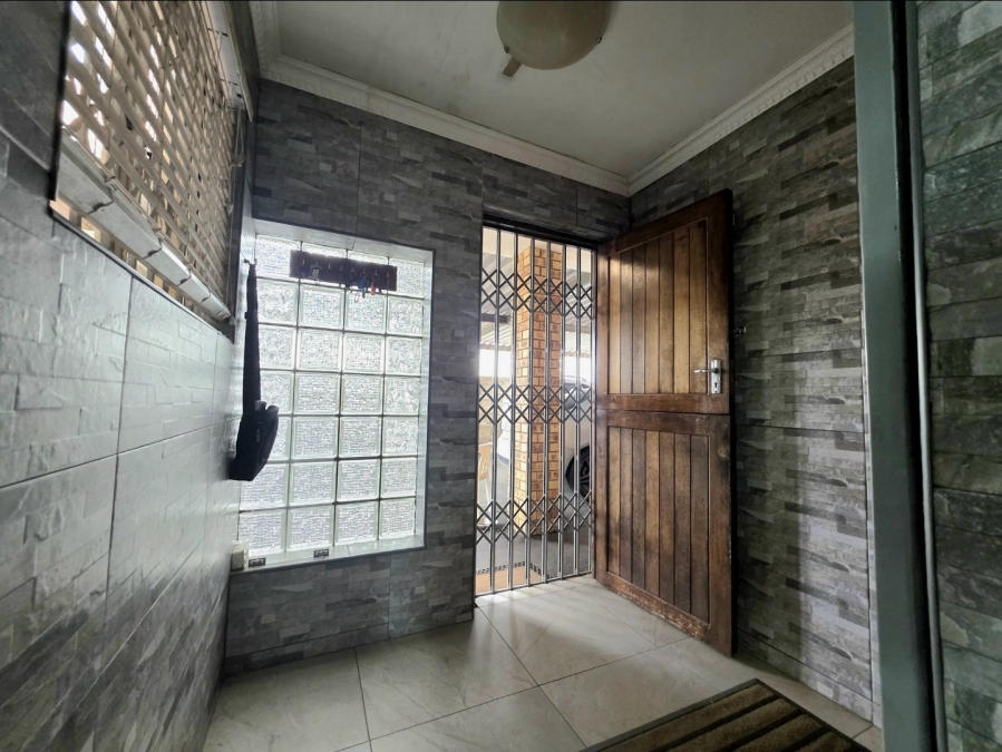 4 Bedroom Property for Sale in Lotus Park KwaZulu-Natal