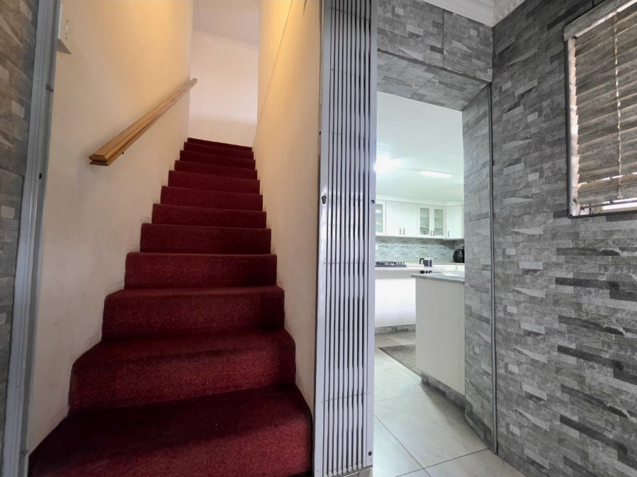 4 Bedroom Property for Sale in Lotus Park KwaZulu-Natal