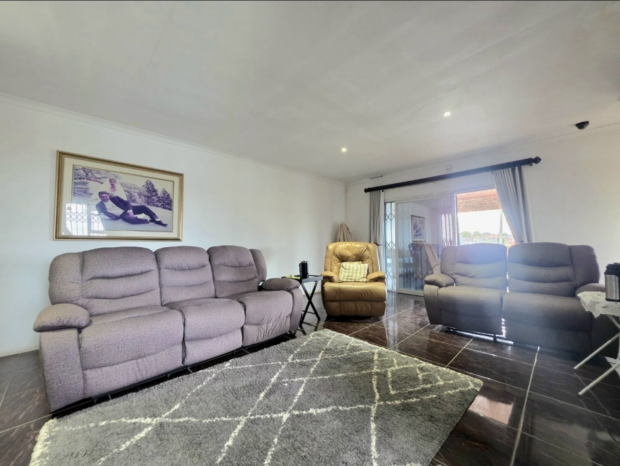 4 Bedroom Property for Sale in Lotus Park KwaZulu-Natal