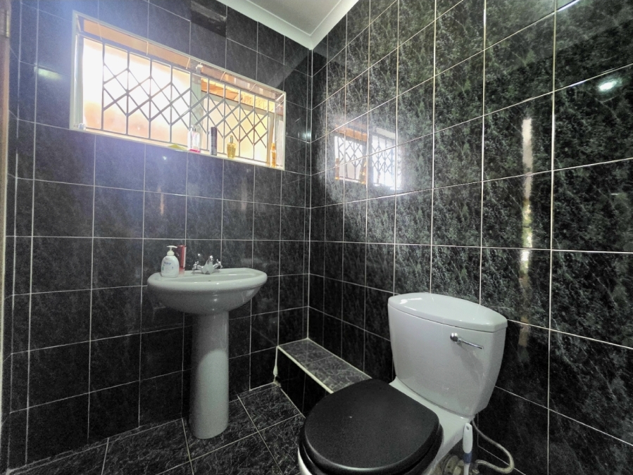 4 Bedroom Property for Sale in Lotus Park KwaZulu-Natal