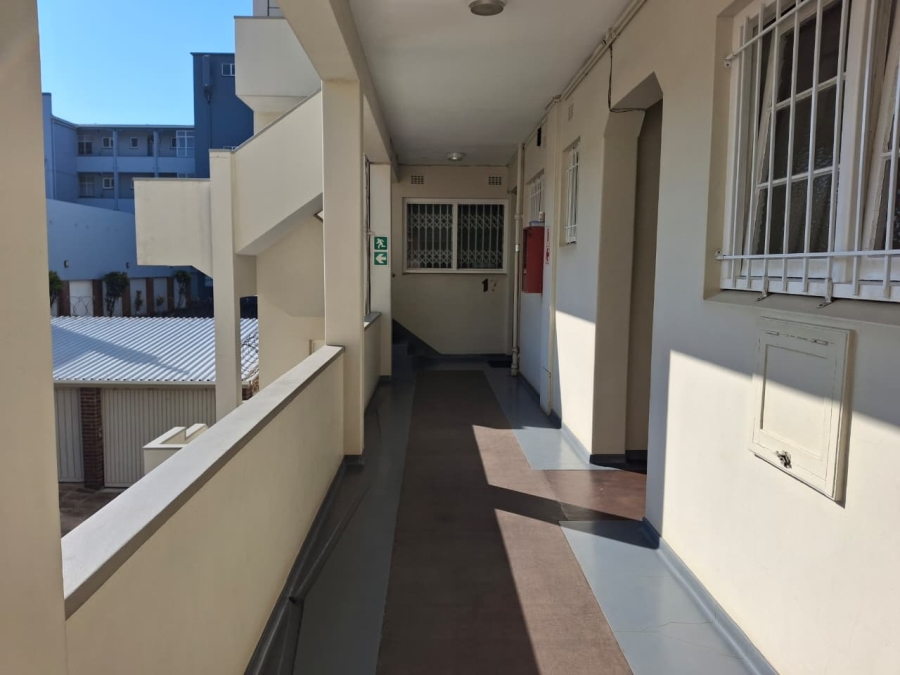 1 Bedroom Property for Sale in Essenwood KwaZulu-Natal