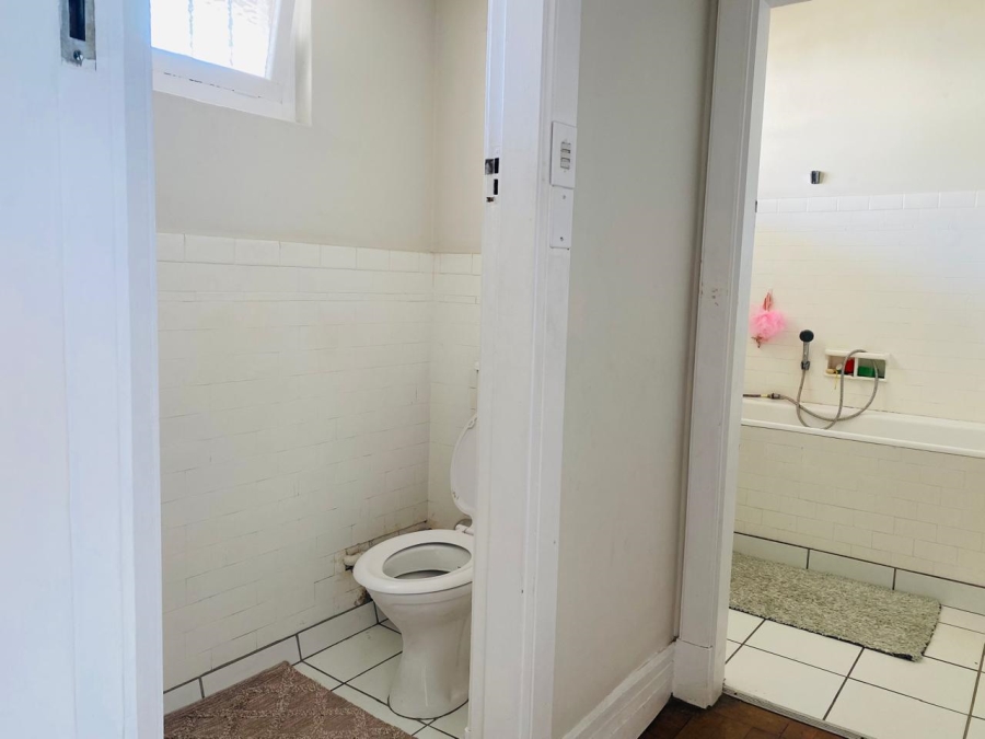 1 Bedroom Property for Sale in Essenwood KwaZulu-Natal