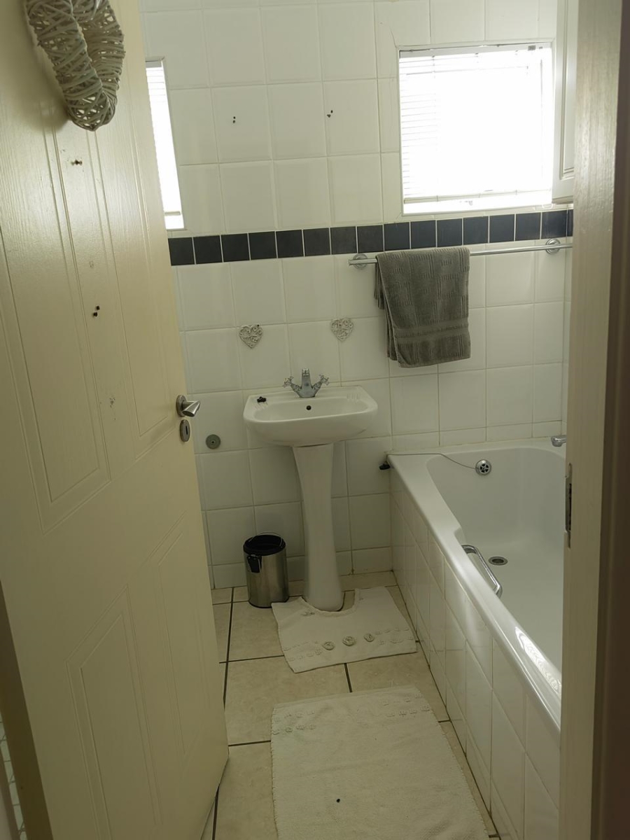 4 Bedroom Property for Sale in Lawrence Rocks KwaZulu-Natal