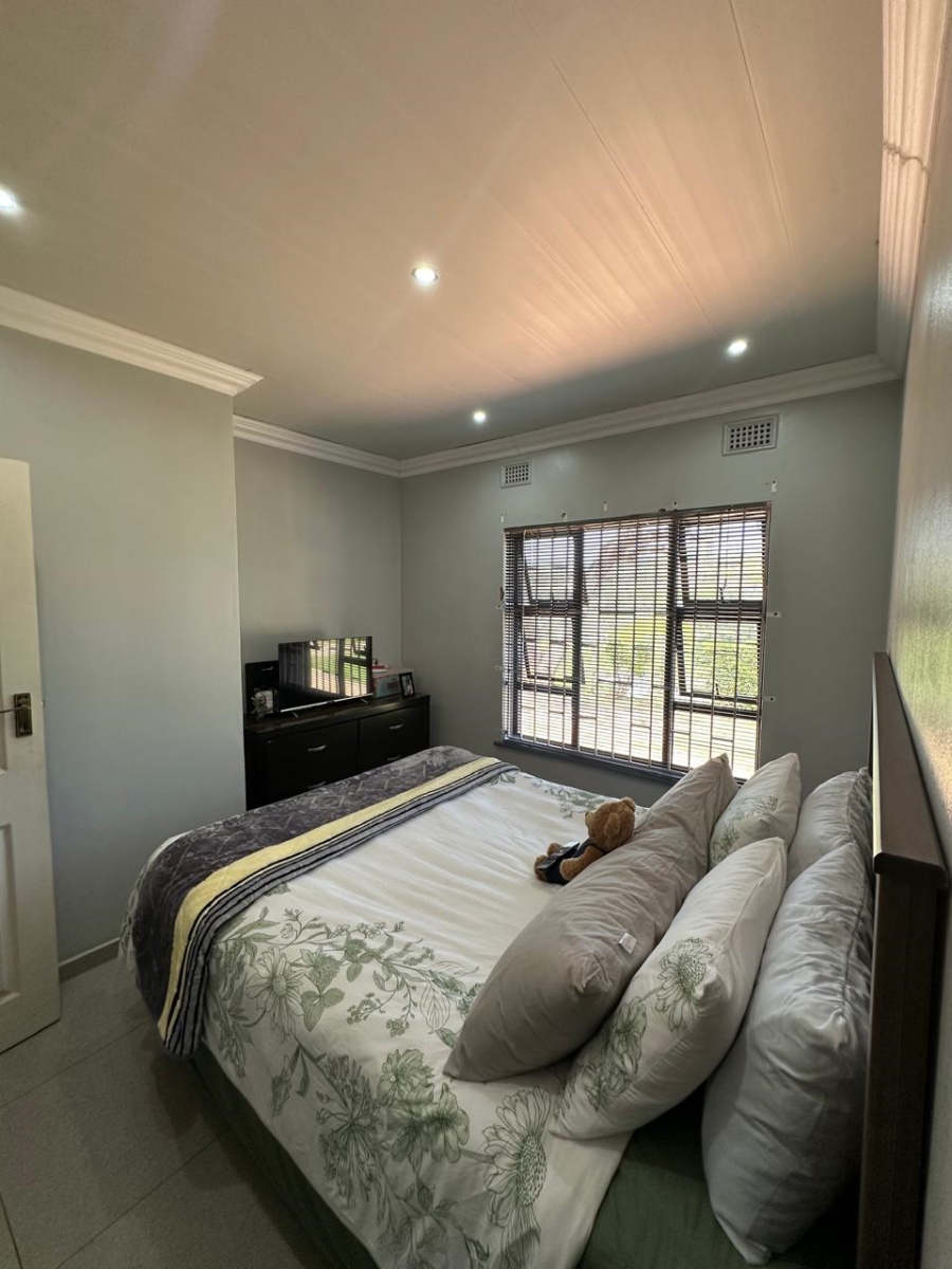4 Bedroom Property for Sale in Amanzimtoti KwaZulu-Natal