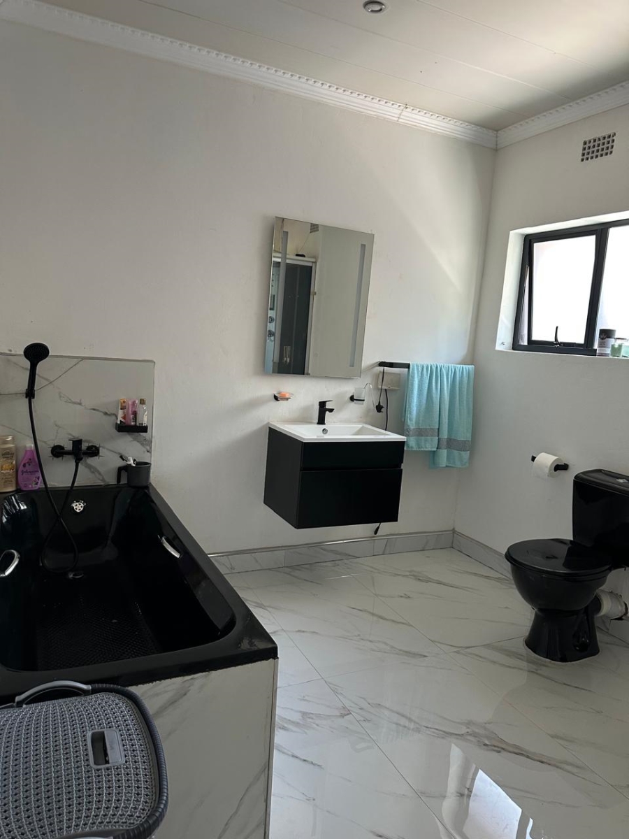 4 Bedroom Property for Sale in Amanzimtoti KwaZulu-Natal