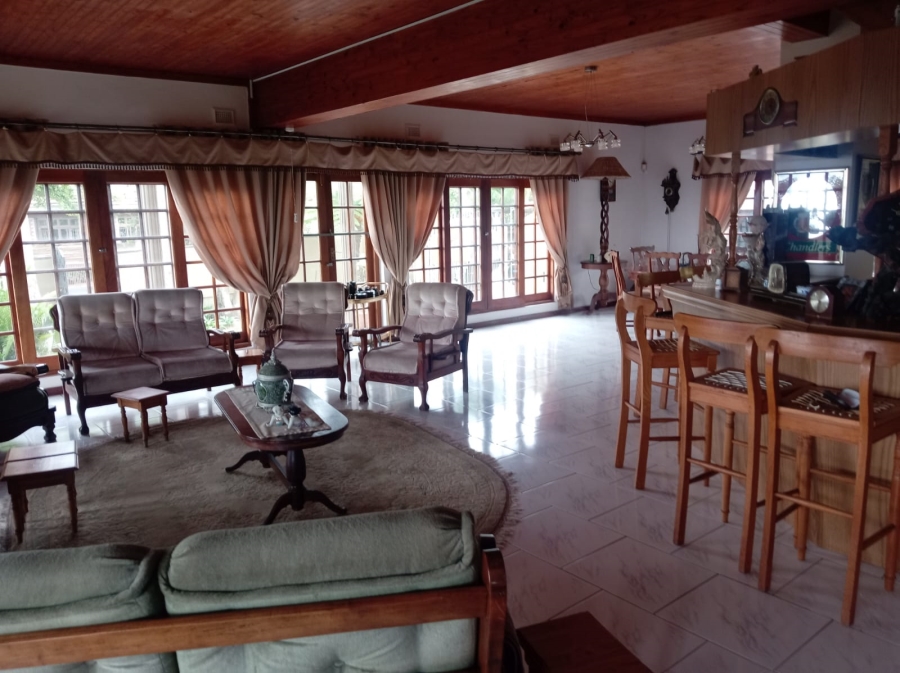 7 Bedroom Property for Sale in Winklespruit KwaZulu-Natal