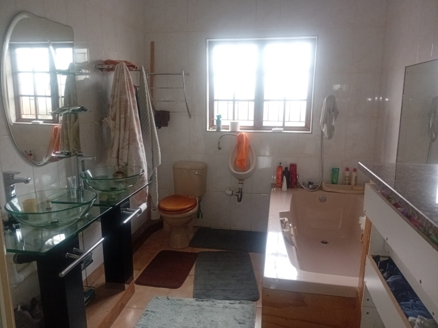 7 Bedroom Property for Sale in Winklespruit KwaZulu-Natal