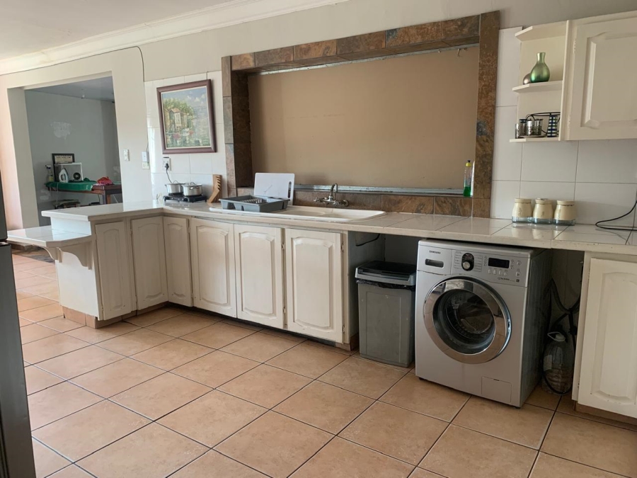 To Let 7 Bedroom Property for Rent in Meer En See KwaZulu-Natal