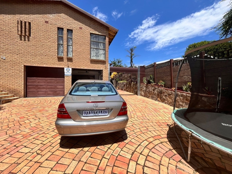 5 Bedroom Property for Sale in Yellowwood Park KwaZulu-Natal