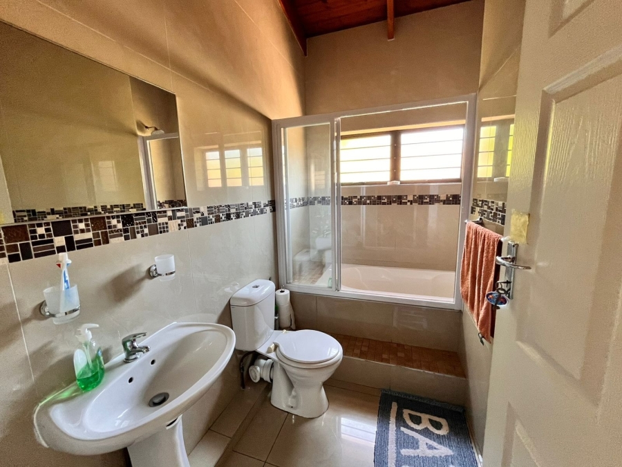 5 Bedroom Property for Sale in Yellowwood Park KwaZulu-Natal