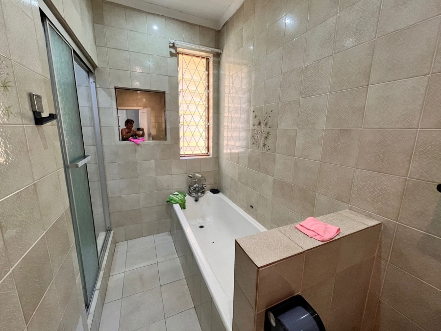 5 Bedroom Property for Sale in Yellowwood Park KwaZulu-Natal