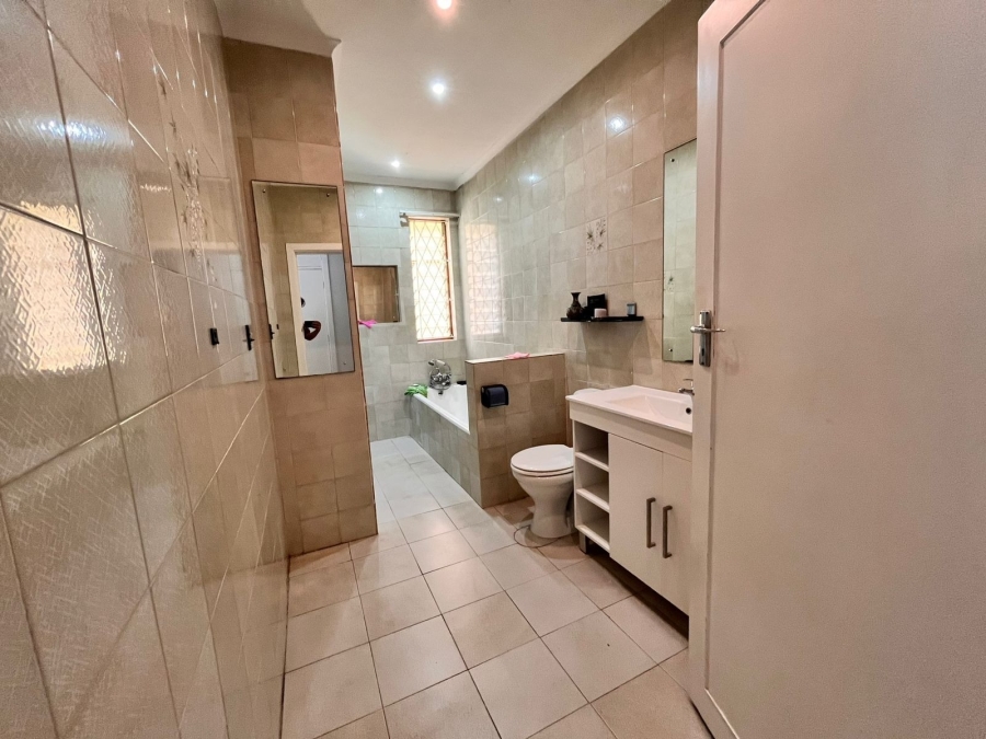 5 Bedroom Property for Sale in Yellowwood Park KwaZulu-Natal