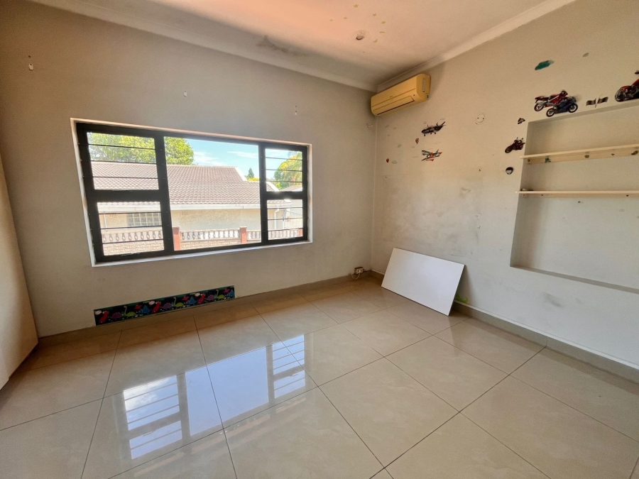 5 Bedroom Property for Sale in Yellowwood Park KwaZulu-Natal