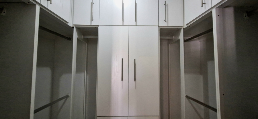 To Let 5 Bedroom Property for Rent in Sunningdale KwaZulu-Natal