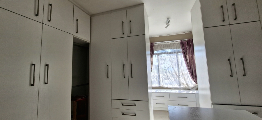 To Let 5 Bedroom Property for Rent in Sunningdale KwaZulu-Natal