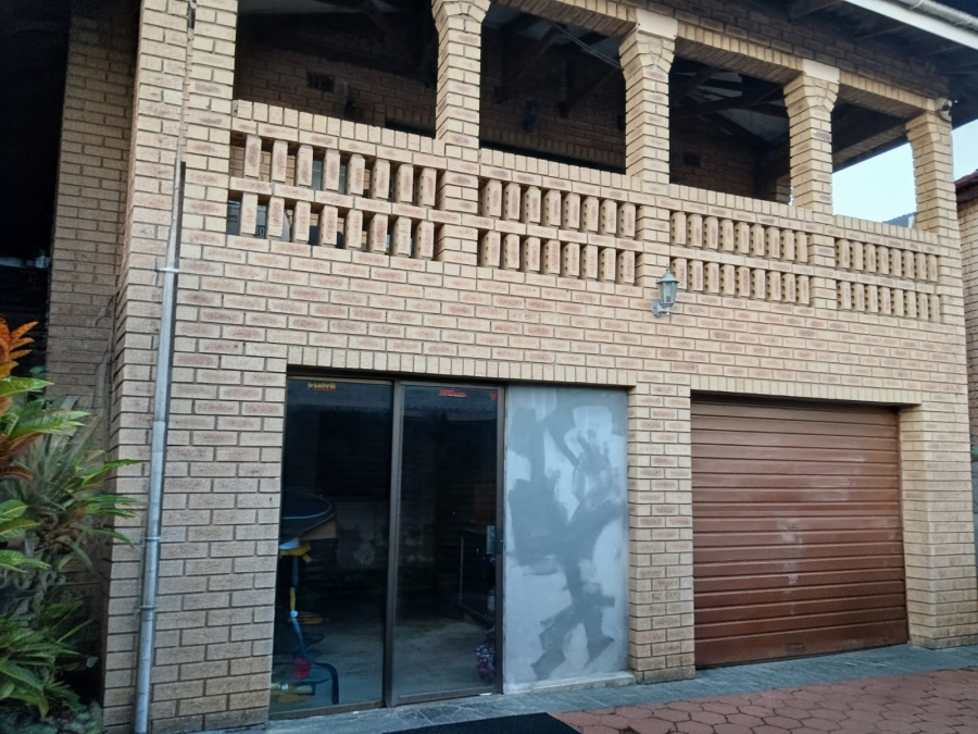 4 Bedroom Property for Sale in Woodview KwaZulu-Natal
