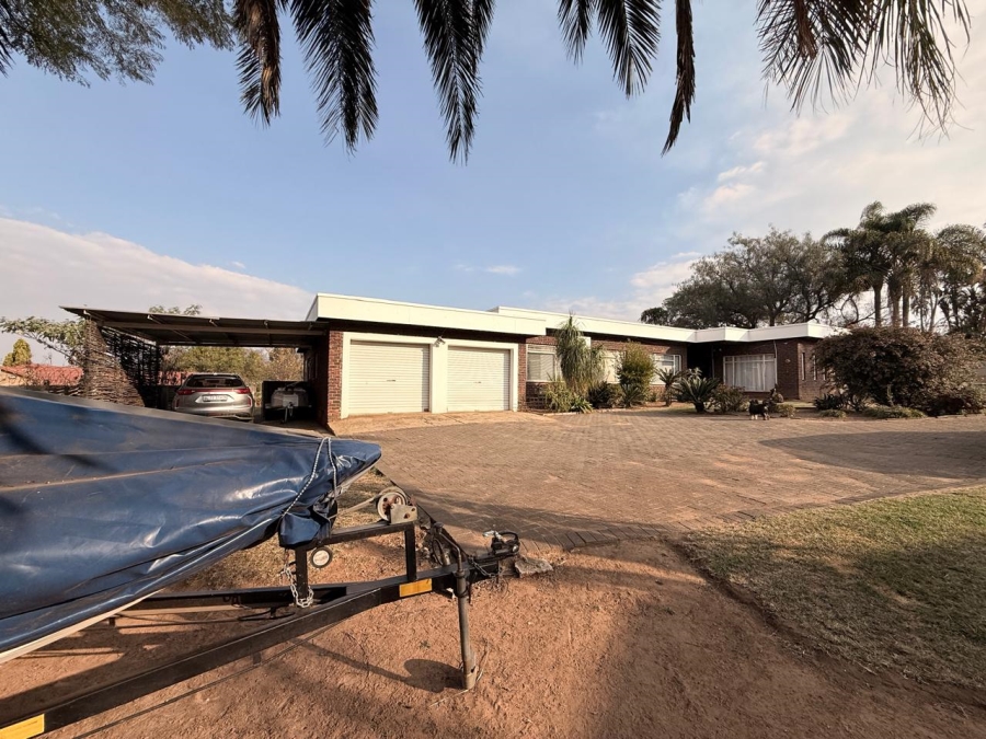 3 Bedroom Property for Sale in Schuinshoogte KwaZulu-Natal