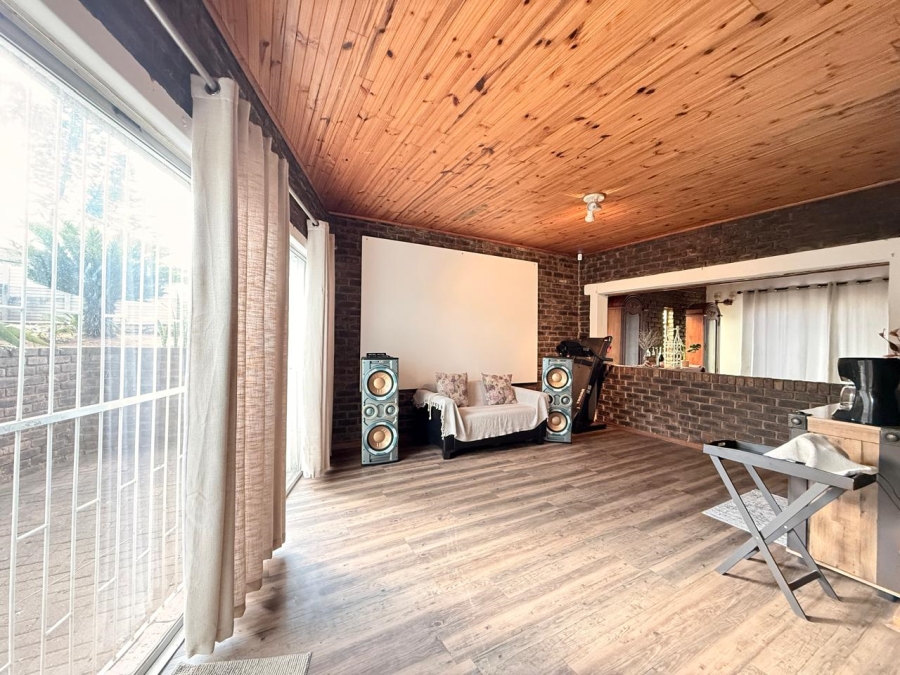 3 Bedroom Property for Sale in Schuinshoogte KwaZulu-Natal