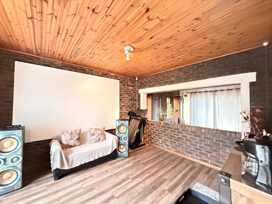 3 Bedroom Property for Sale in Schuinshoogte KwaZulu-Natal