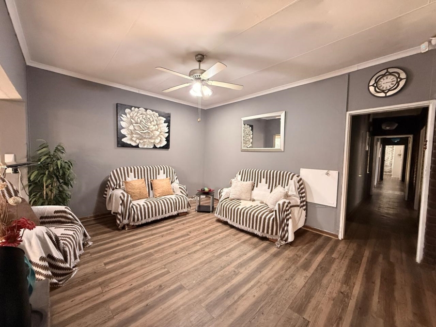 3 Bedroom Property for Sale in Schuinshoogte KwaZulu-Natal
