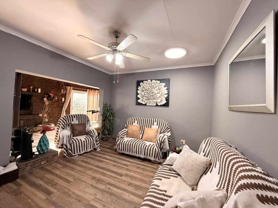 3 Bedroom Property for Sale in Schuinshoogte KwaZulu-Natal
