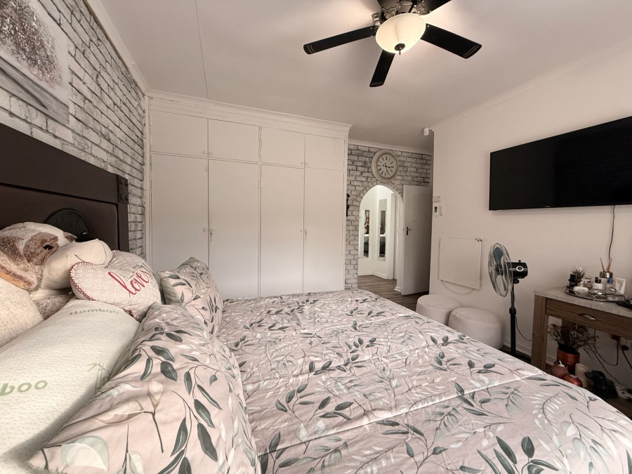 3 Bedroom Property for Sale in Schuinshoogte KwaZulu-Natal