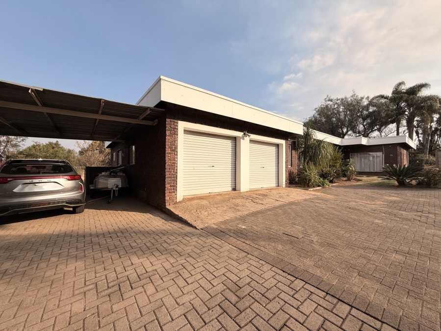 3 Bedroom Property for Sale in Schuinshoogte KwaZulu-Natal