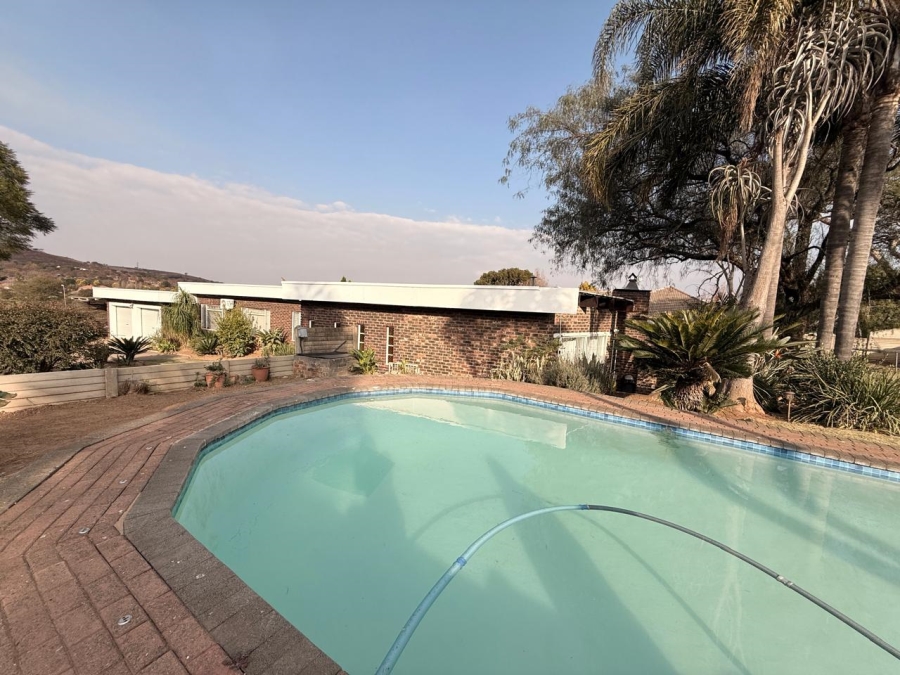 3 Bedroom Property for Sale in Schuinshoogte KwaZulu-Natal