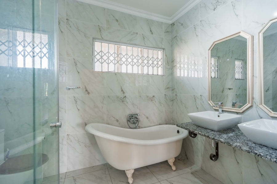 2 Bedroom Property for Sale in Essenwood KwaZulu-Natal