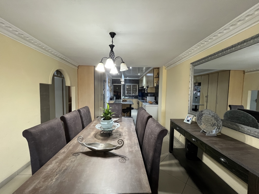 3 Bedroom Property for Sale in Northcroft KwaZulu-Natal