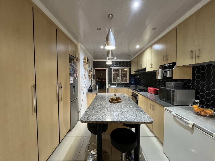 3 Bedroom Property for Sale in Northcroft KwaZulu-Natal