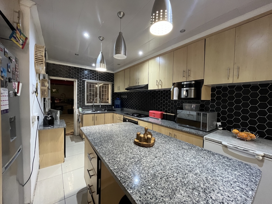 3 Bedroom Property for Sale in Northcroft KwaZulu-Natal