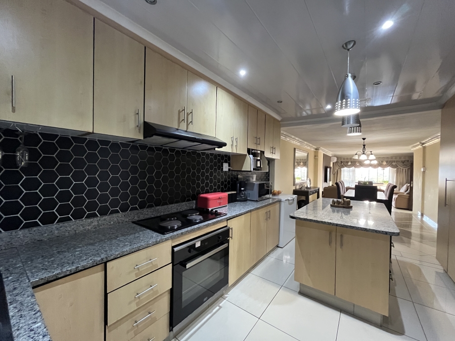3 Bedroom Property for Sale in Northcroft KwaZulu-Natal