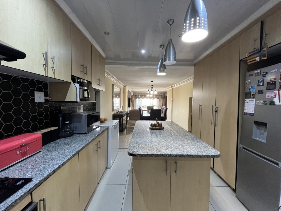 3 Bedroom Property for Sale in Northcroft KwaZulu-Natal
