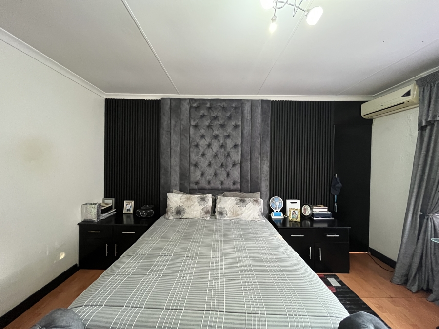 3 Bedroom Property for Sale in Northcroft KwaZulu-Natal