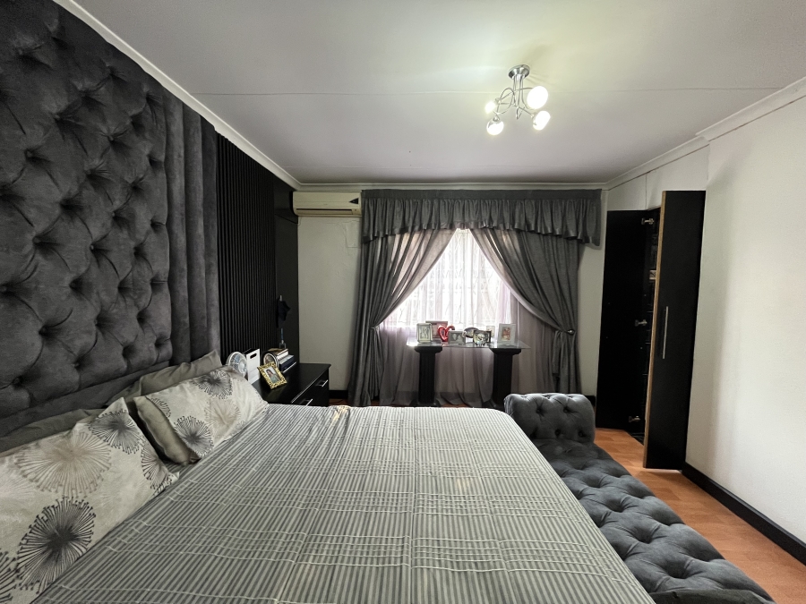 3 Bedroom Property for Sale in Northcroft KwaZulu-Natal