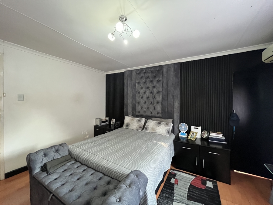 3 Bedroom Property for Sale in Northcroft KwaZulu-Natal