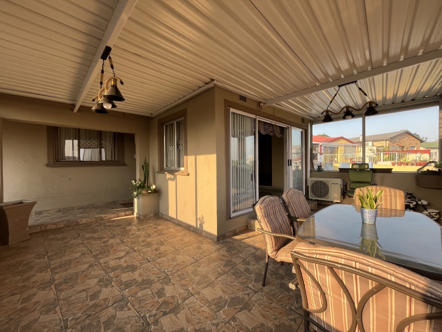 3 Bedroom Property for Sale in Northcroft KwaZulu-Natal