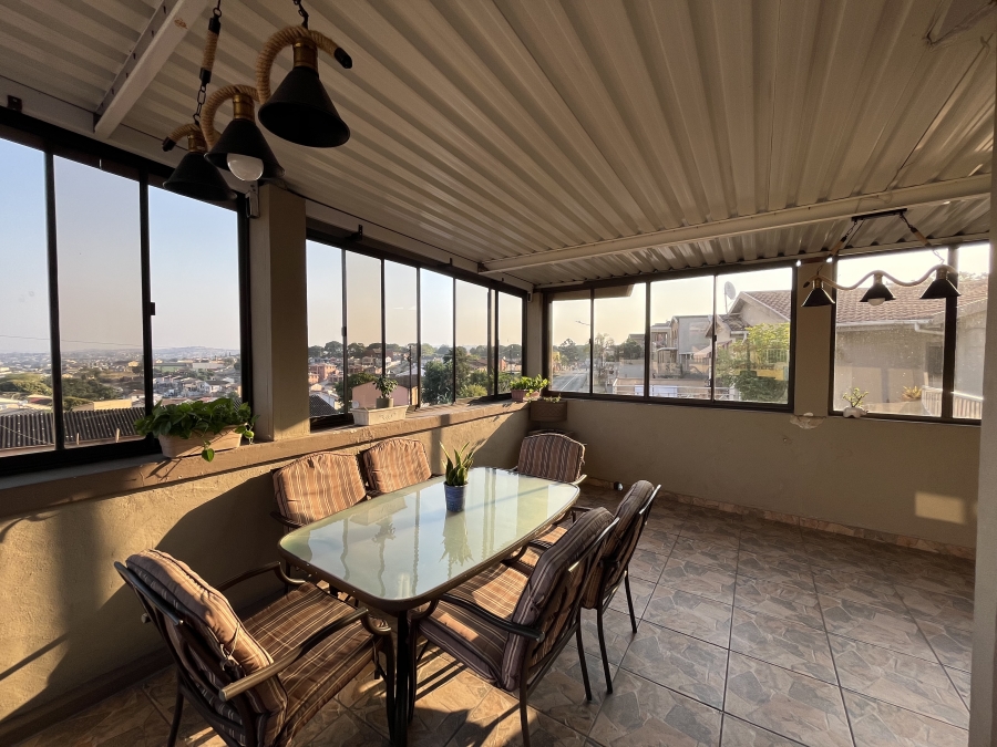 3 Bedroom Property for Sale in Northcroft KwaZulu-Natal