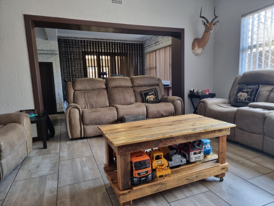 5 Bedroom Property for Sale in Pioneer Park KwaZulu-Natal