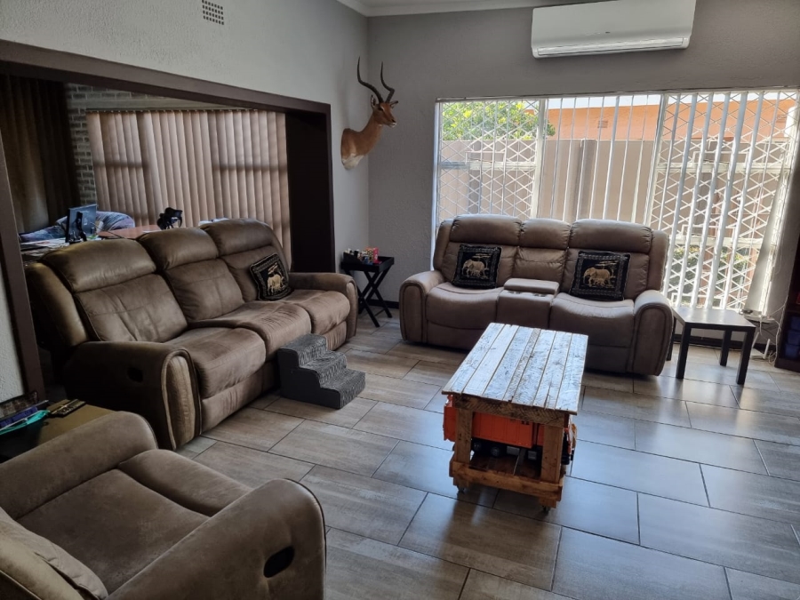 5 Bedroom Property for Sale in Pioneer Park KwaZulu-Natal