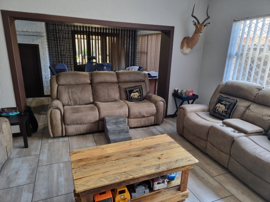 5 Bedroom Property for Sale in Pioneer Park KwaZulu-Natal