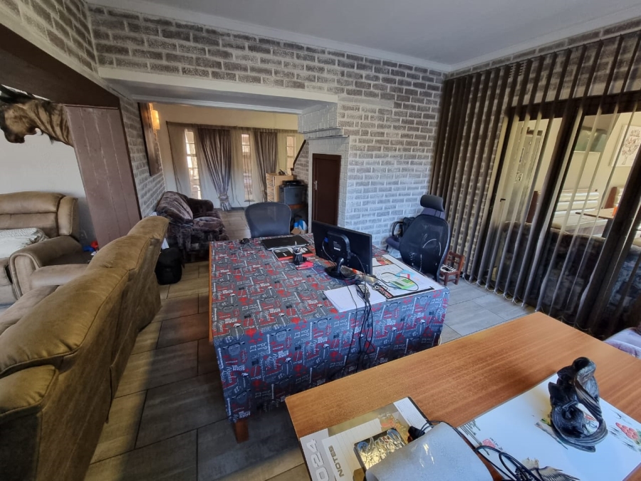 5 Bedroom Property for Sale in Pioneer Park KwaZulu-Natal
